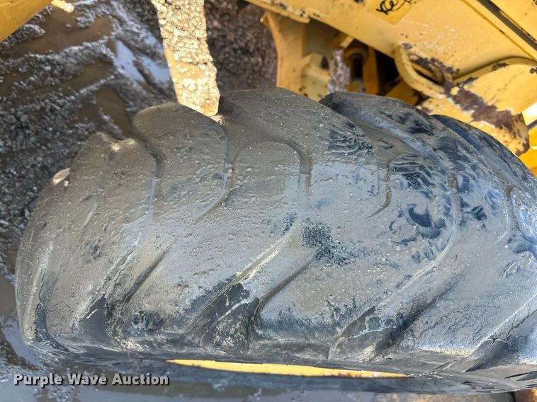 image for item DW2962 2010 John Deere 410J backhoe