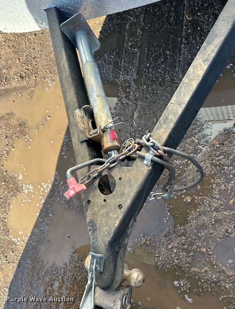 image for item EK9931 2004 H&H enclosed cargo trailer