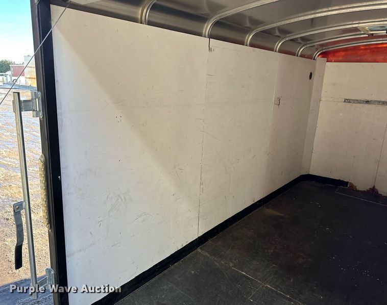 image for item EK9931 2004 H&H enclosed cargo trailer