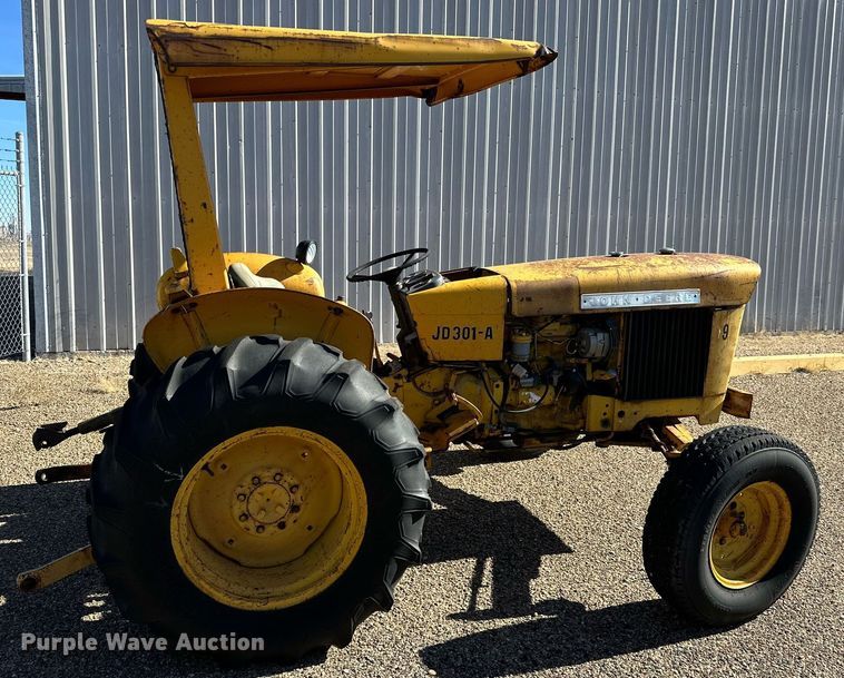image for item JT9167 1975 John Deere 301-A tractor