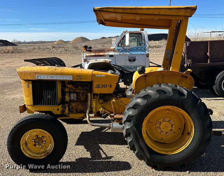 image for item JT9167 1975 John Deere 301-A tractor