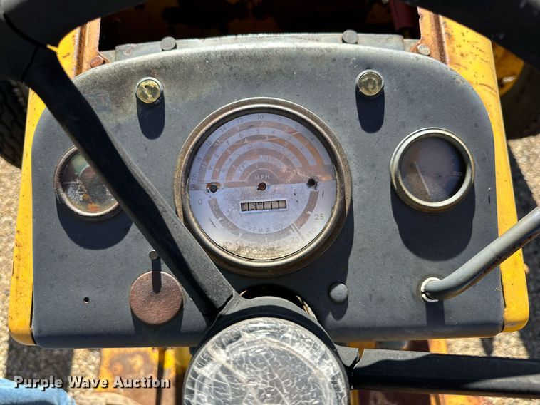 image for item JT9167 1975 John Deere 301-A tractor