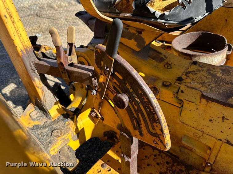 image for item JT9167 1975 John Deere 301-A tractor