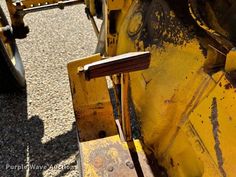 image for item JT9167 1975 John Deere 301-A tractor