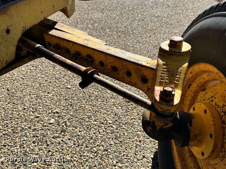 image for item JT9167 1975 John Deere 301-A tractor