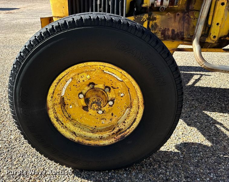 image for item JT9167 1975 John Deere 301-A tractor