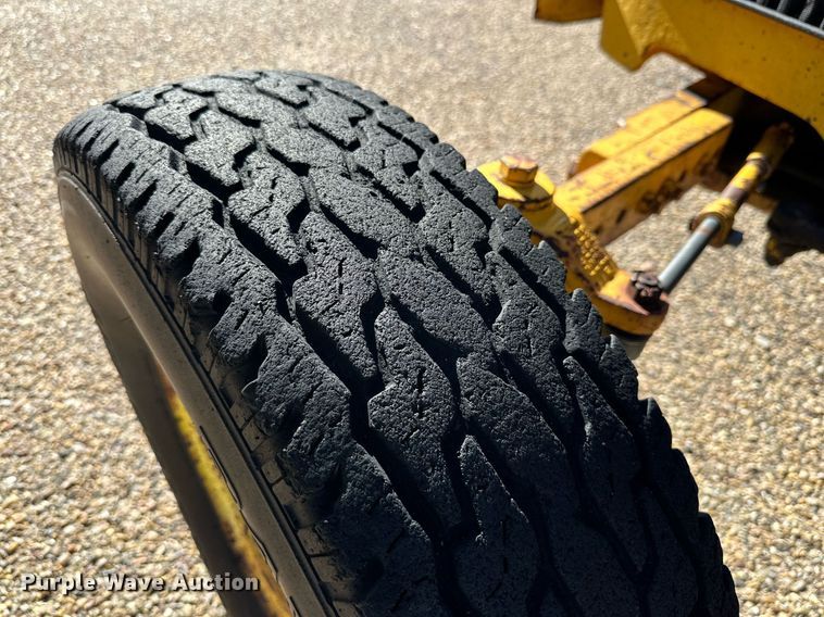 image for item JT9167 1975 John Deere 301-A tractor