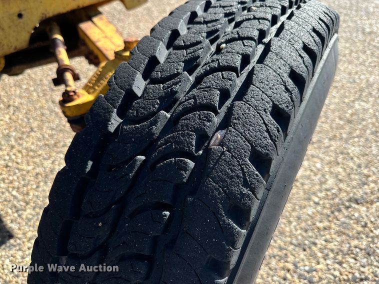 image for item JT9167 1975 John Deere 301-A tractor