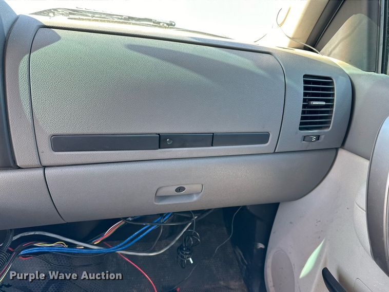 image for item JT9169 2012 Chevrolet Silverado 1500 Crew Cab pickup truck