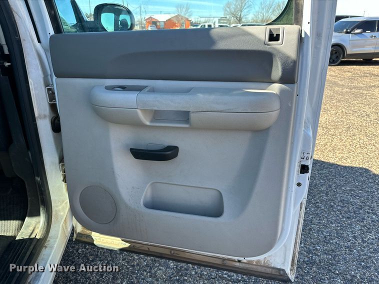 image for item JT9169 2012 Chevrolet Silverado 1500 Crew Cab pickup truck