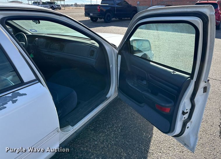 image for item JT9174 1996 Ford Crown Victoria Police Interceptor  