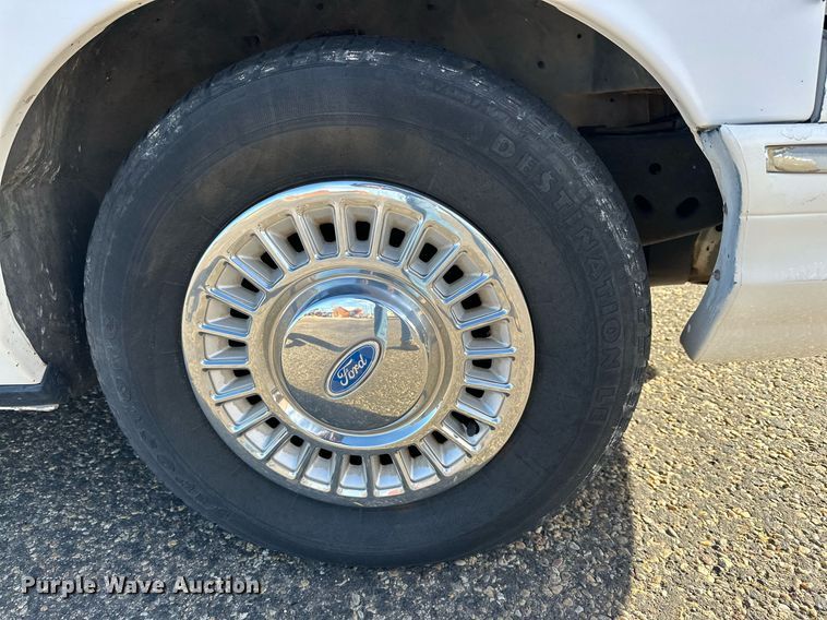 image for item JT9174 1996 Ford Crown Victoria Police Interceptor  