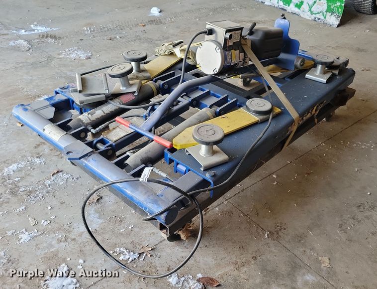 image for item LC9517 2016 BendPak automotive lift 