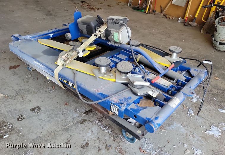 image for item LC9517 2016 BendPak automotive lift 