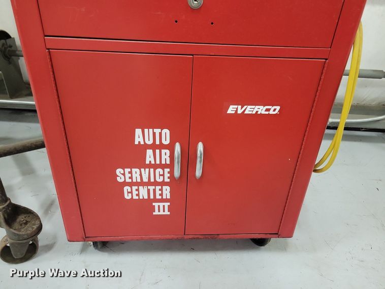 image for item LC9529 Everco Auto Air Service Center III AC charging station