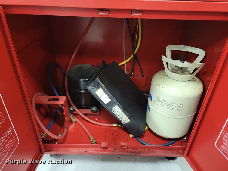 image for item LC9529 Everco Auto Air Service Center III AC charging station