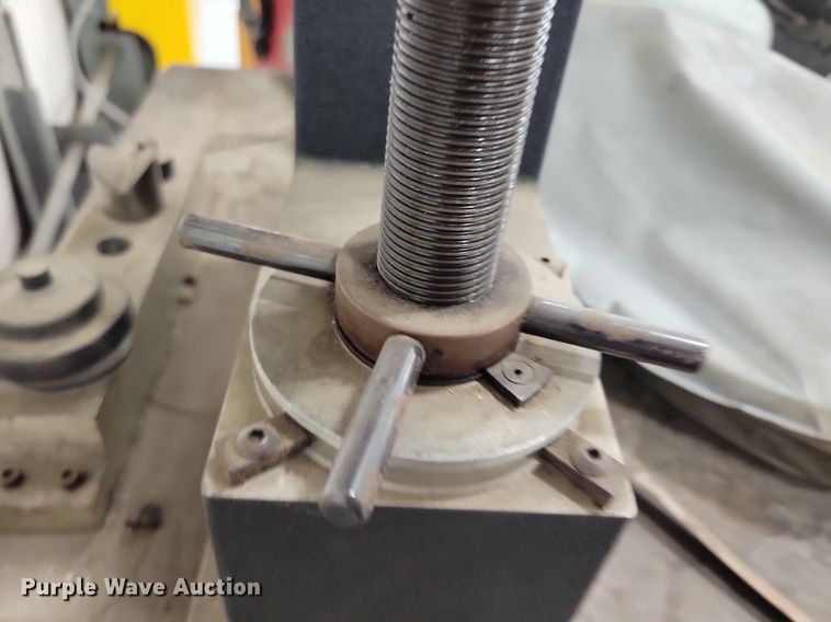 image for item LC9529 Everco Auto Air Service Center III AC charging station