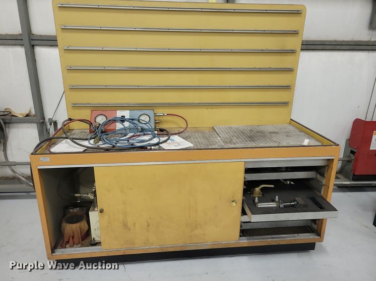 image for item LC9529 Everco Auto Air Service Center III AC charging station