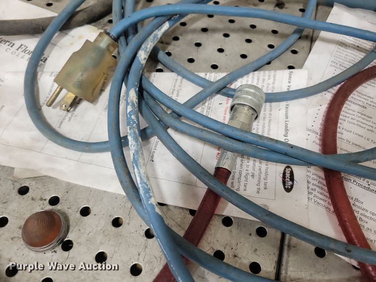 image for item LC9529 Everco Auto Air Service Center III AC charging station