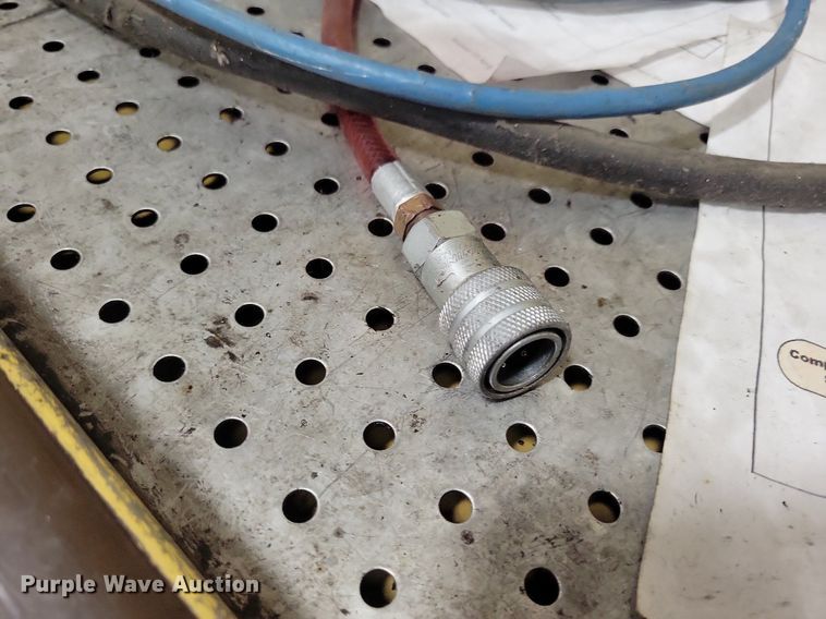 image for item LC9529 Everco Auto Air Service Center III AC charging station