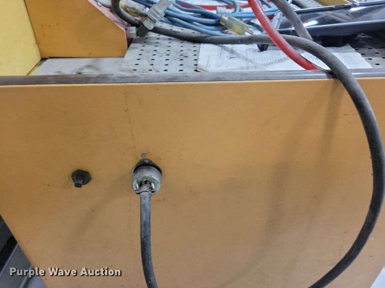 image for item LC9529 Everco Auto Air Service Center III AC charging station