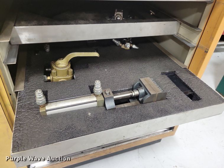 image for item LC9529 Everco Auto Air Service Center III AC charging station