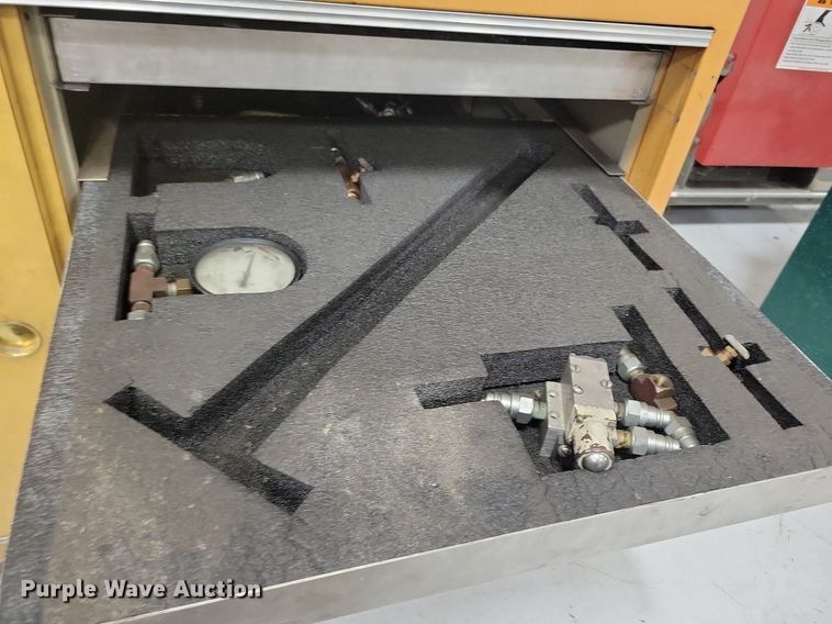 image for item LC9529 Everco Auto Air Service Center III AC charging station