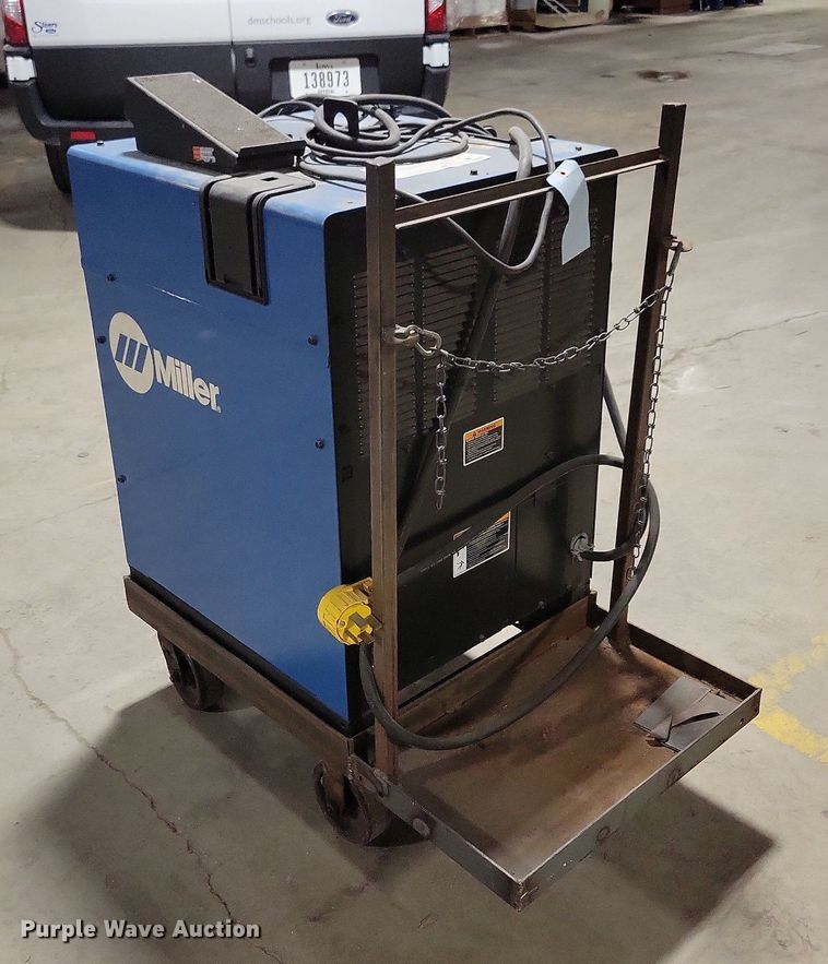 image for item LC9799 Miller Syncrowave 250DX welder