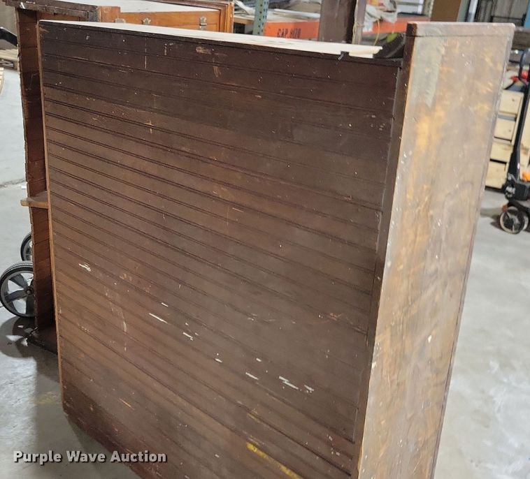 image for item LC9802 (2) cabinets