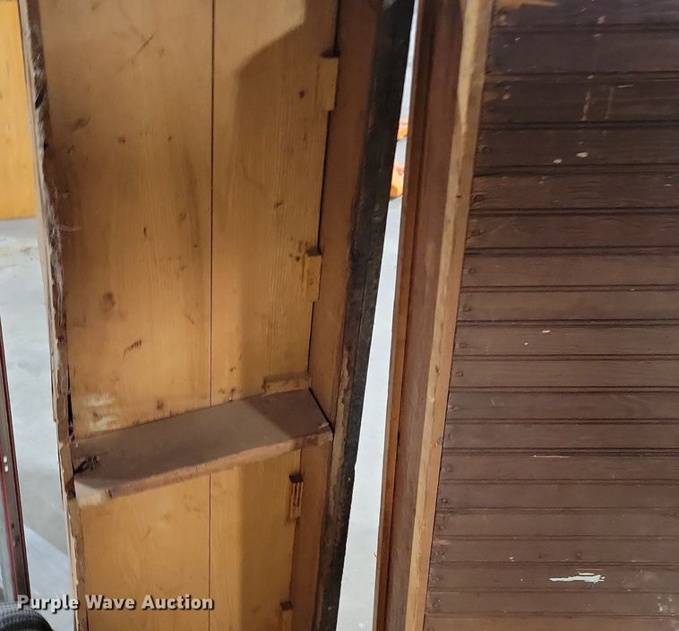 image for item LC9802 (2) cabinets