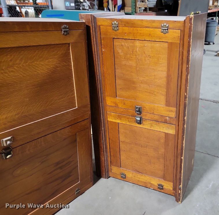 image for item LC9802 (2) cabinets