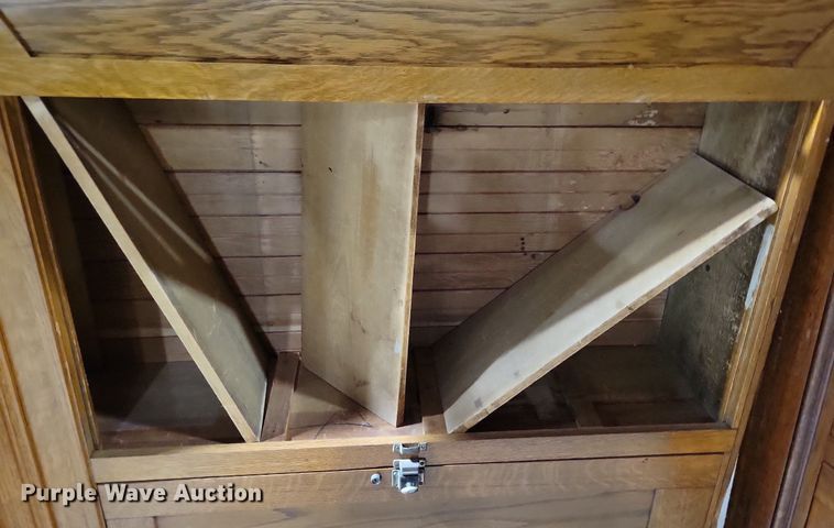 image for item LC9802 (2) cabinets