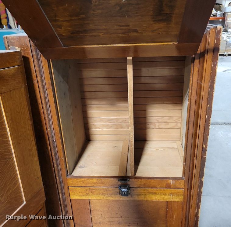 image for item LC9802 (2) cabinets