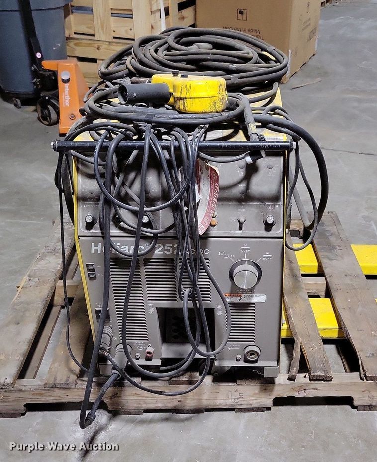 ESAB Heliarc 252 welder in Des Moines, IA Item LC9804 for sale