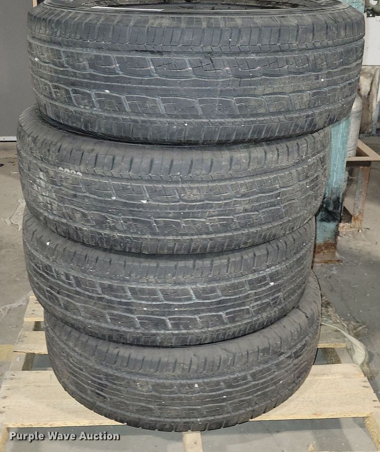 image for item LC9806 (4) General Grabber LT275/65R18