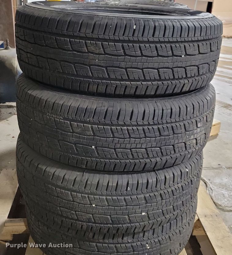 image for item LC9806 (4) General Grabber LT275/65R18