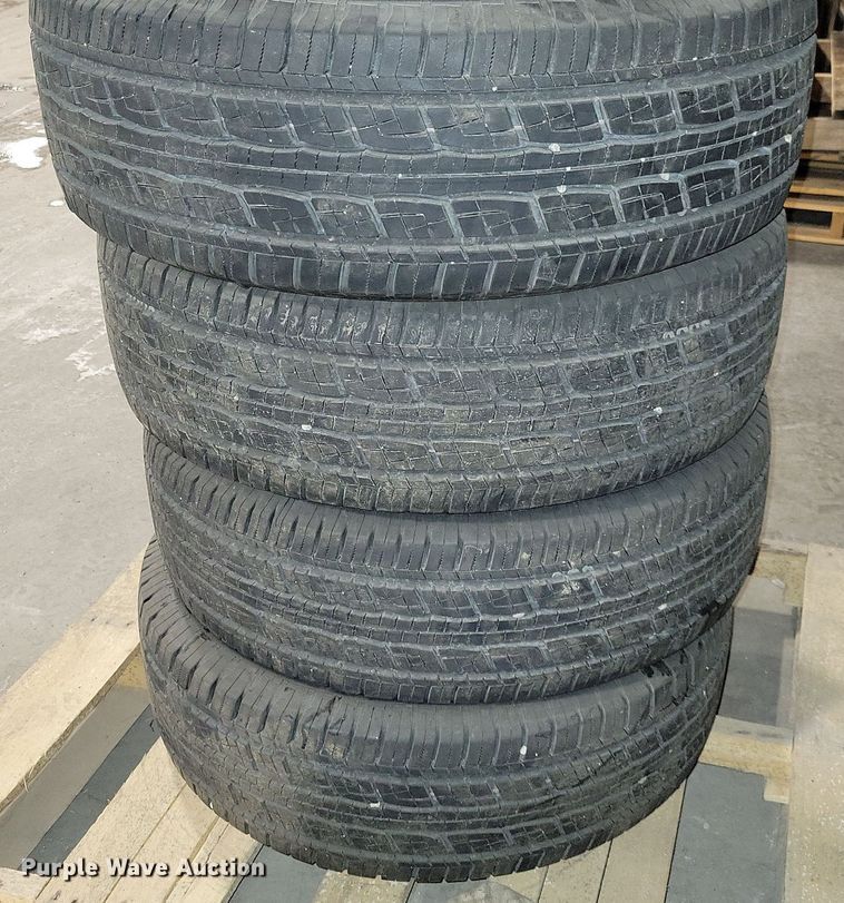 image for item LC9806 (4) General Grabber LT275/65R18