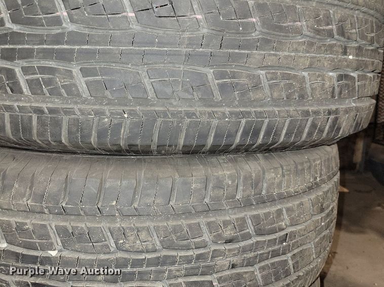 image for item LC9806 (4) General Grabber LT275/65R18