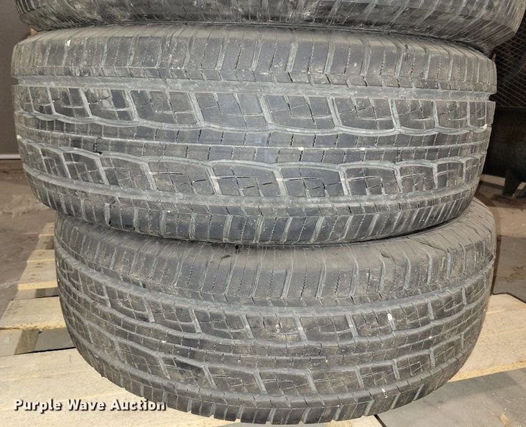 image for item LC9806 (4) General Grabber LT275/65R18