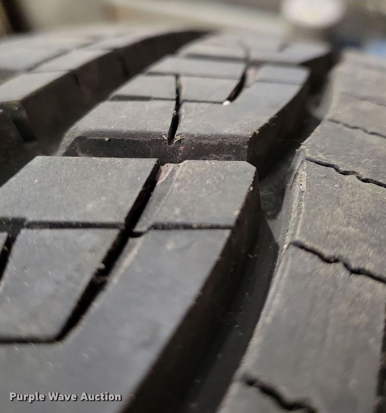 image for item LC9806 (4) General Grabber LT275/65R18