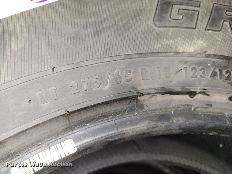 image for item LC9806 (4) General Grabber LT275/65R18