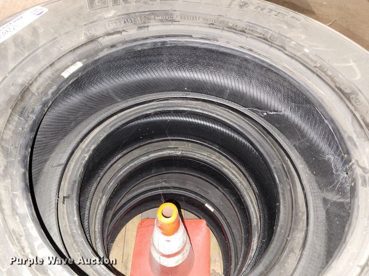 image for item LC9806 (4) General Grabber LT275/65R18