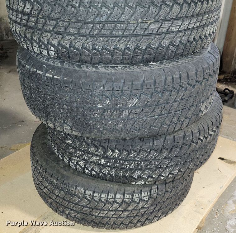 image for item LC9807 (4) Bridgestone Duller A/T 265/70R17