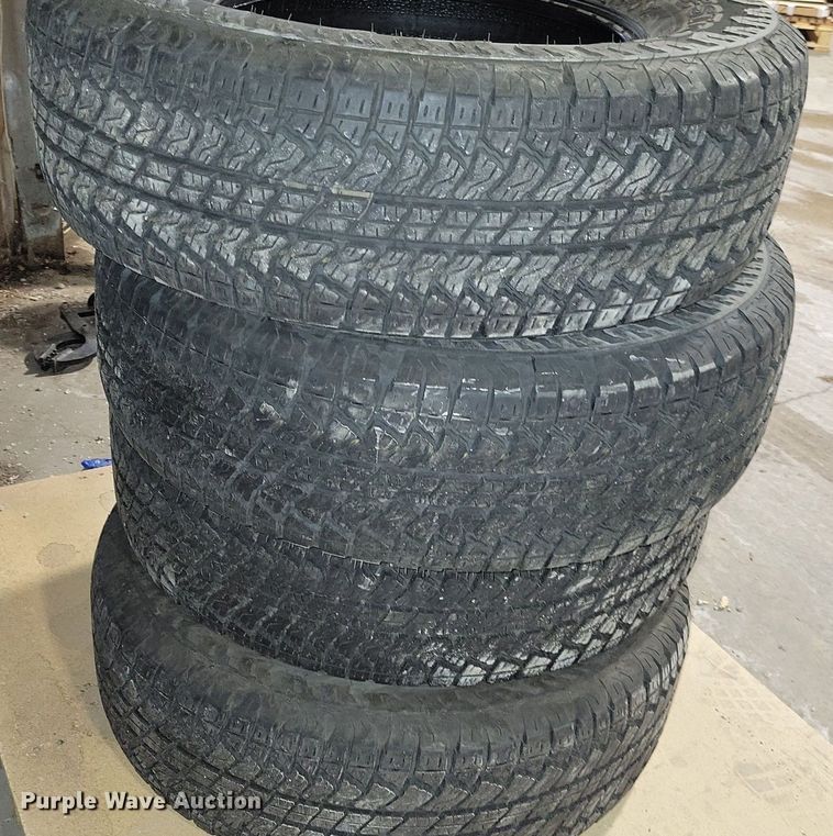 image for item LC9807 (4) Bridgestone Duller A/T 265/70R17