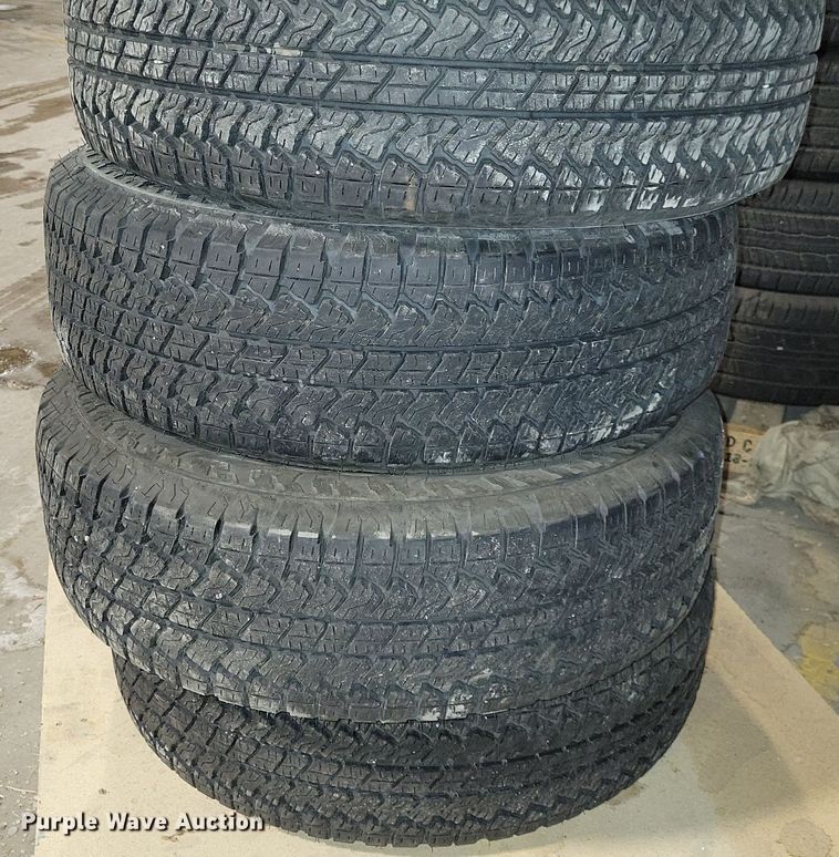image for item LC9807 (4) Bridgestone Duller A/T 265/70R17
