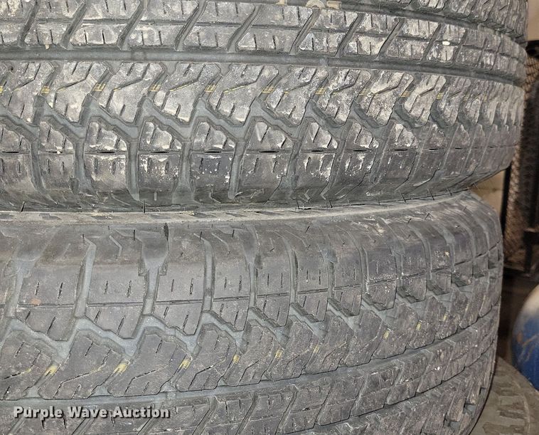 image for item LC9807 (4) Bridgestone Duller A/T 265/70R17