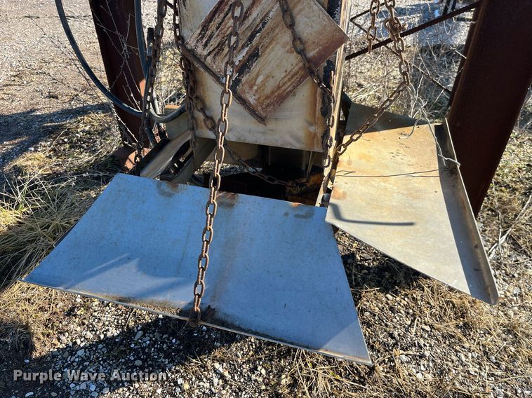 image for item LD9935 2009 Dodge Ram 5500 dump truck