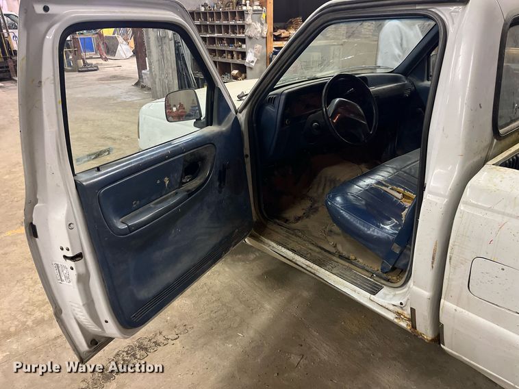 image for item LD9942 1993 Ford Ranger XL pickup truck