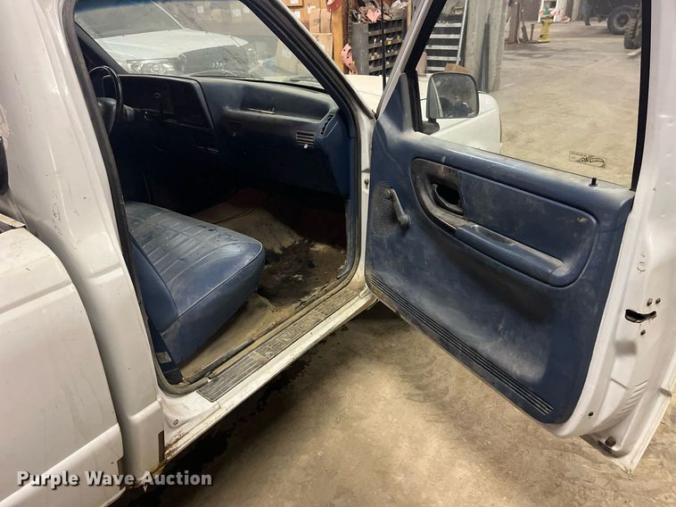 image for item LD9942 1993 Ford Ranger XL pickup truck