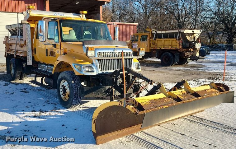 image for item LJ9472 2005 International 7400 dump truck